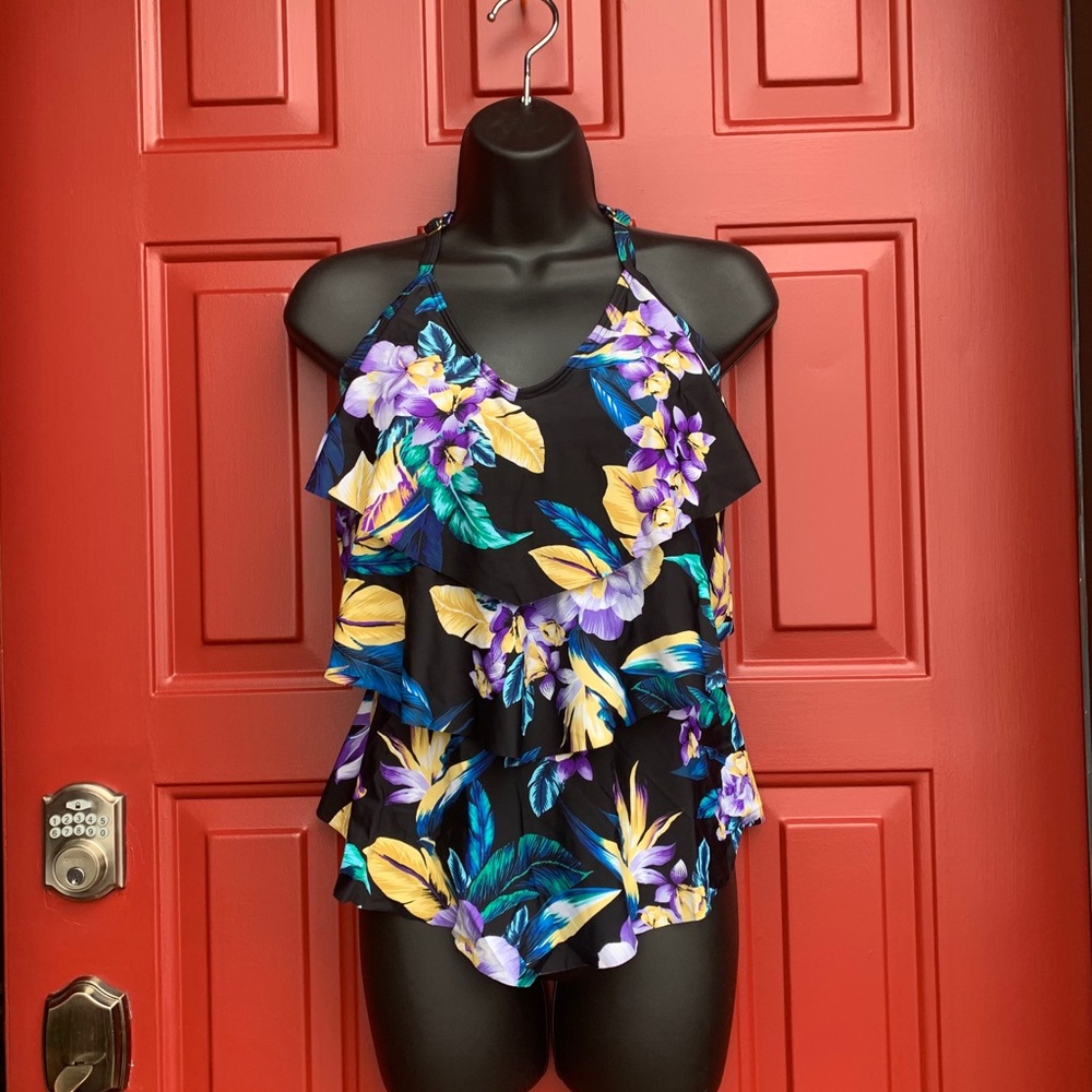 St. John’s Bay tiered tankini top, size 10